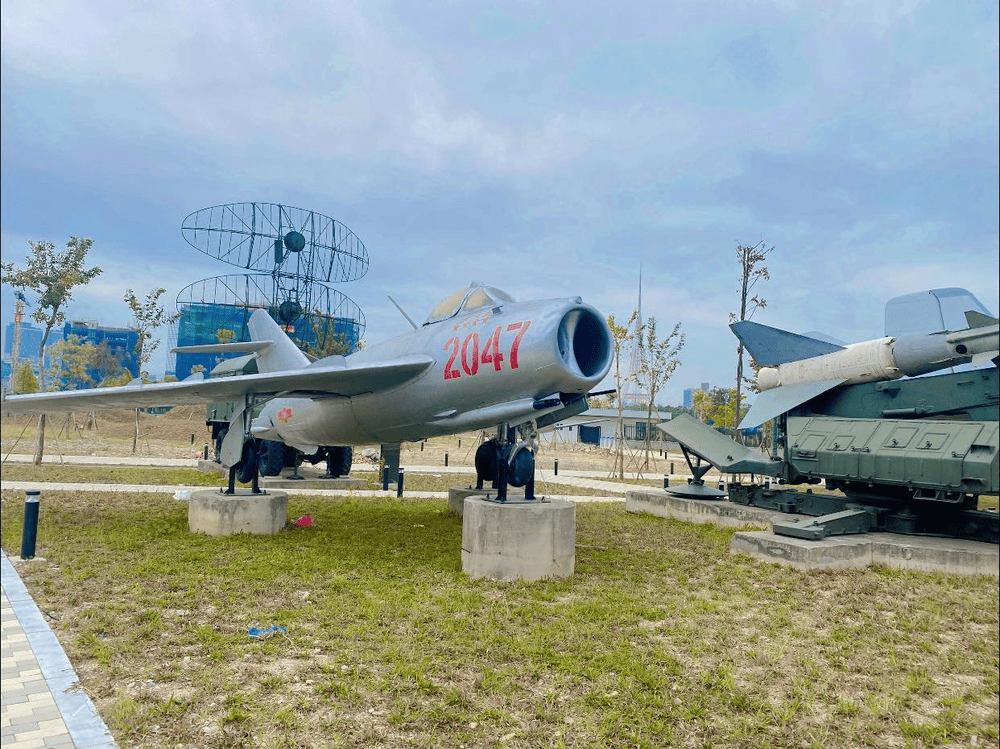 A close-up view of military aircraft used by the Vietnamese Army (Source: Bảo tàng Lịch sử Quân sự Việt Nam - Đại lộ Thăng Long)